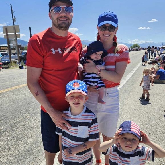 CLOSET CLEAN OUT - Picture 3 of 4